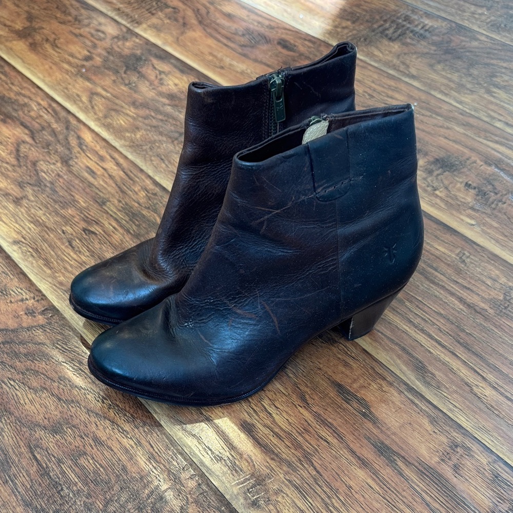 Women’s FRYE  “ Phoebe” brown Leather Ankle Boots women’s size 8.5